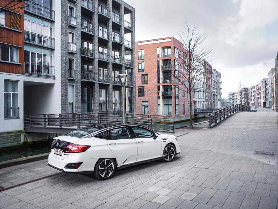  Honda Clarity Fuel Cell 2016 года  (WW) (фото 34 из 38)